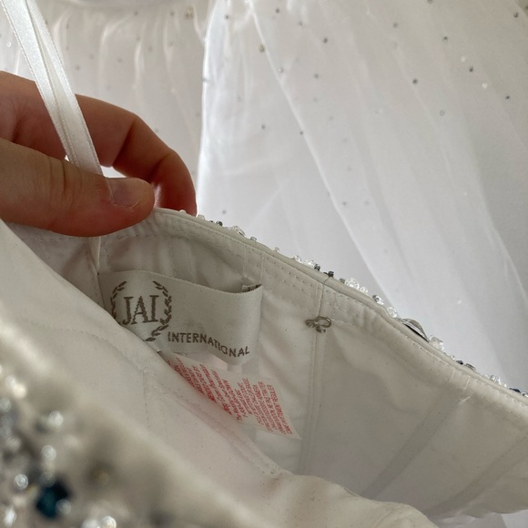 Wedding Dress - Picture 3 of 6